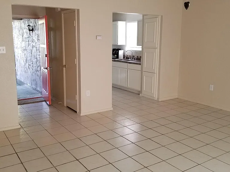 1416 Forest Valley Dr — Photo 2