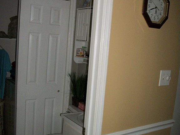 Half bathroom w/ laundry