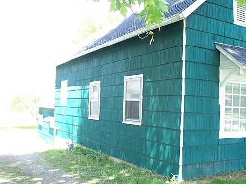 4th image of 833 E High St