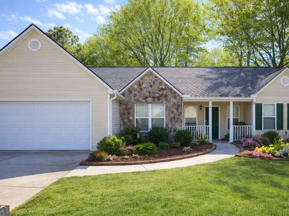 940 Willow Springs Ct, Loganville, GA 30052