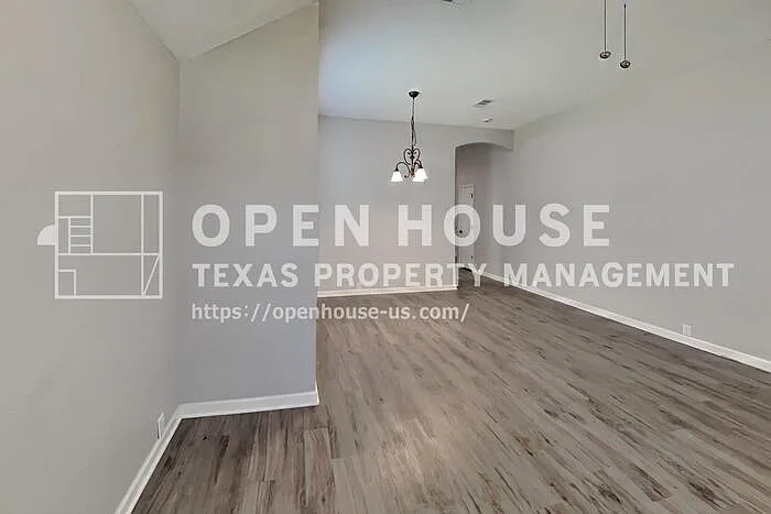 3 bed, 2.0 bath, 1685 sqft, $2,300 — Photo 4
