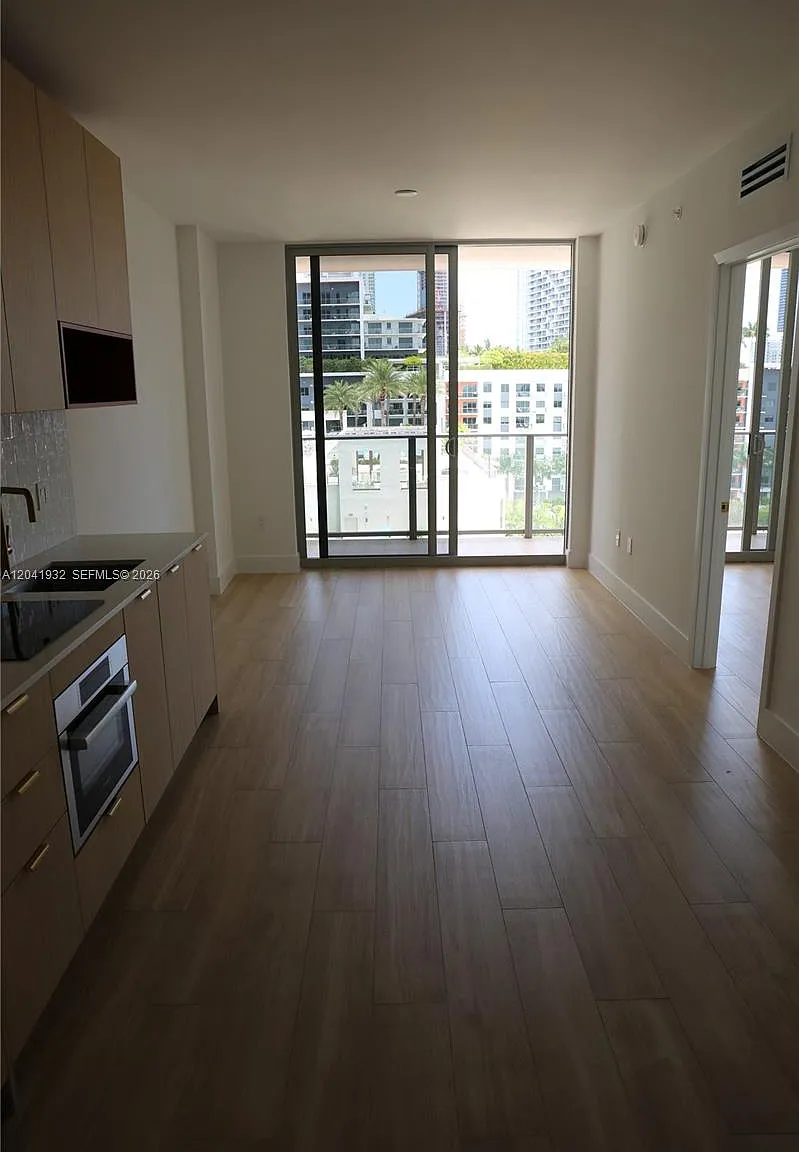 1 bed, $4,000 — Photo 4