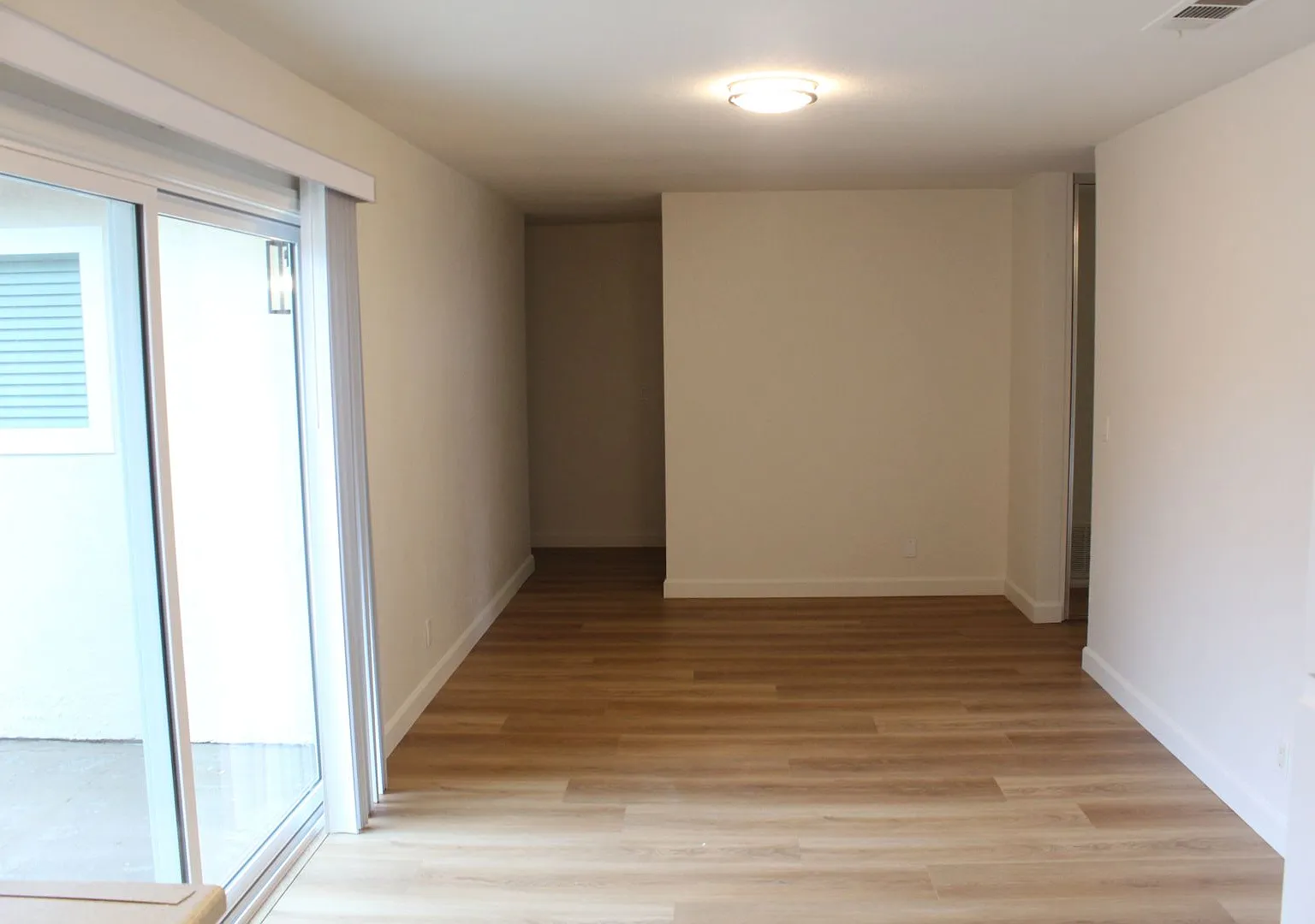 3Bed/2Bath One story Home in Vista - Rebecca Ave. — Photo 4
