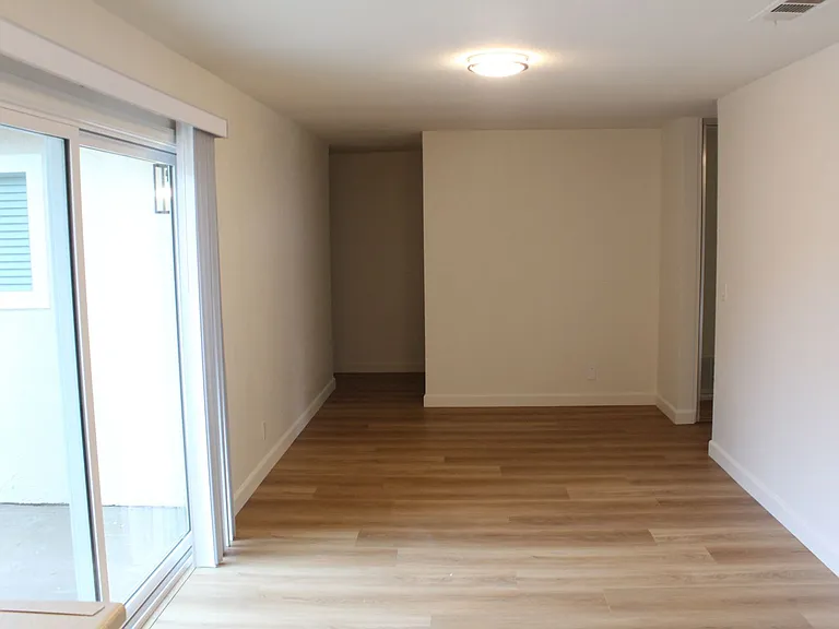 331 Rebecca Ave — Photo 4