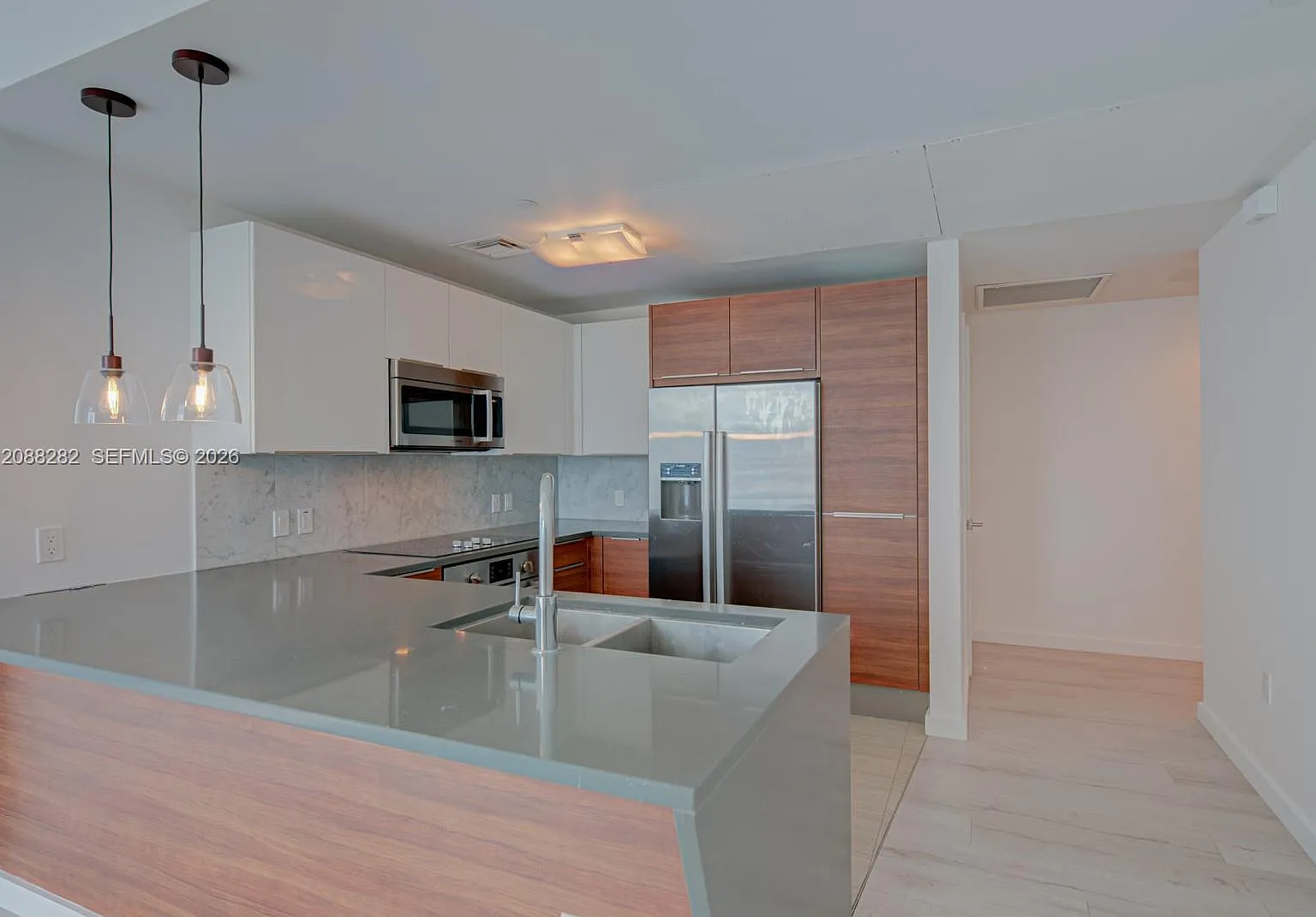 The Crimson Condo — Photo 4