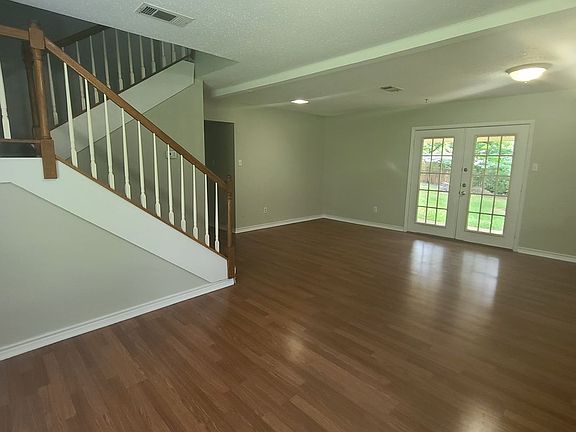 5th image of 3810 Red Oak Dr
