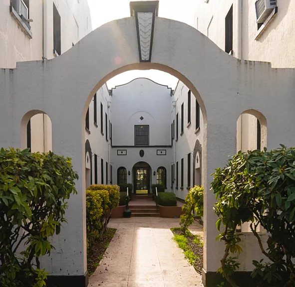 Hawthorne Court — Photo 1
