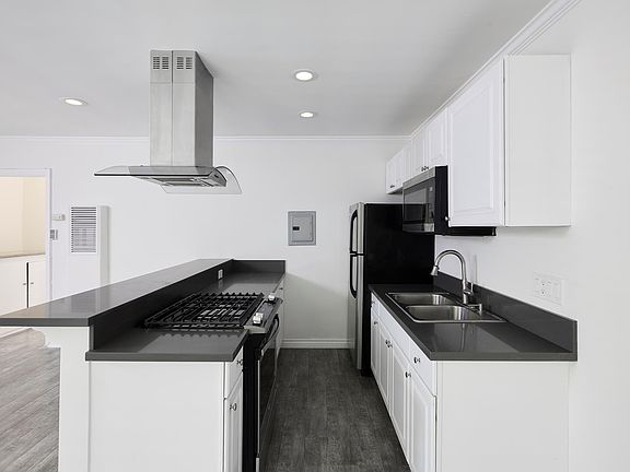 3rd image of 2636 Kansas Ave #5