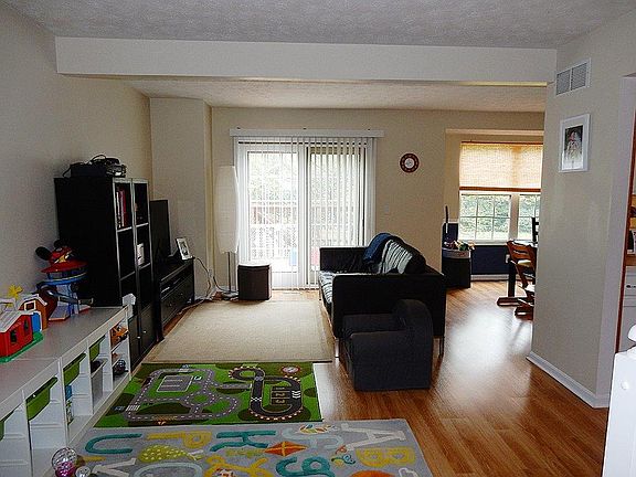 3rd image of 638 Stoneharbor Ln