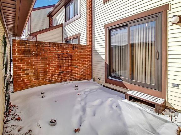 2nd image of 454 Charlesgate Cir