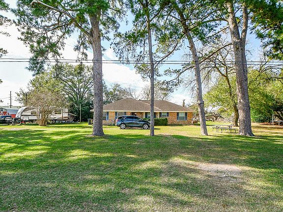 3rd image of 1021 & 1033 Roesner Rd