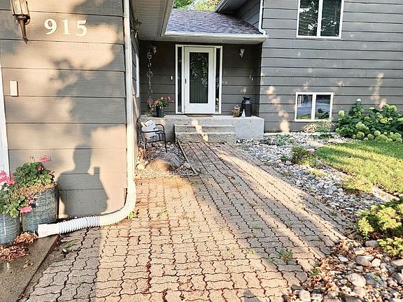 3rd image of 915 Hemlock Ct