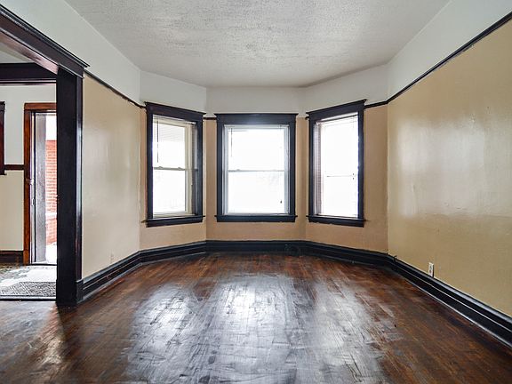 5th image of 860 N Francisco Ave