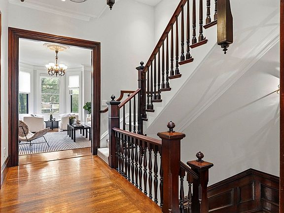 5th image of 321 Beacon St