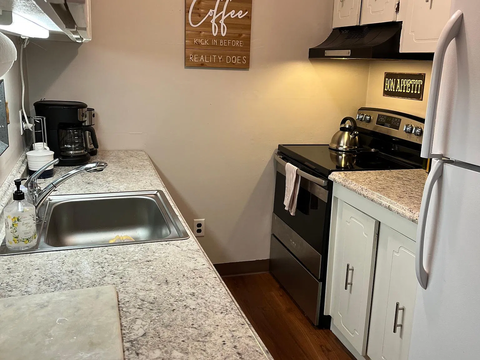 1 bed, 800 sqft, $1,350 — Photo 3