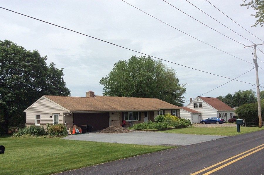 2nd image of 904 Pine Hill Rd