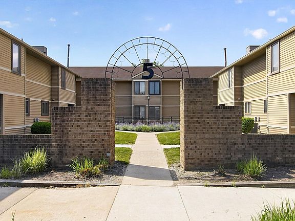2nd image of 350 Briarcrest Dr Unit 158