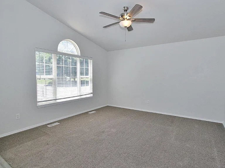 1938 E Birchwood Dr — Photo 2