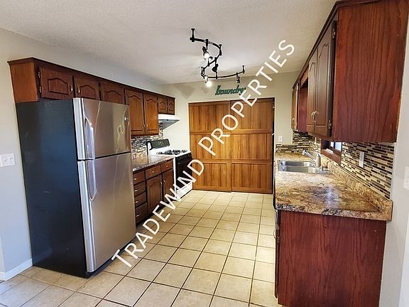 3rd image of 4470 Denbigh Rd