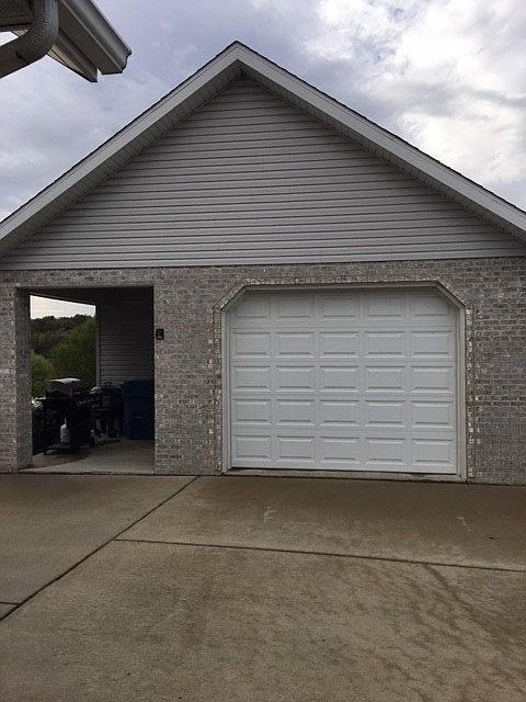 Detached garage 496 sq. ft.