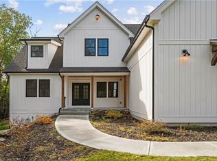 369 Huntinghouse Rd, Glocester, RI 02857