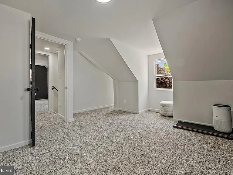 3704 Hamilton St — Photo 24