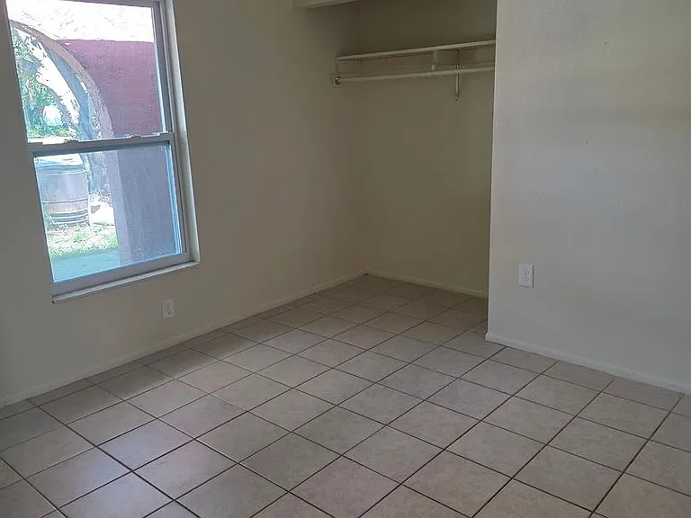 5613 Eight Street Ct E — Photo 3