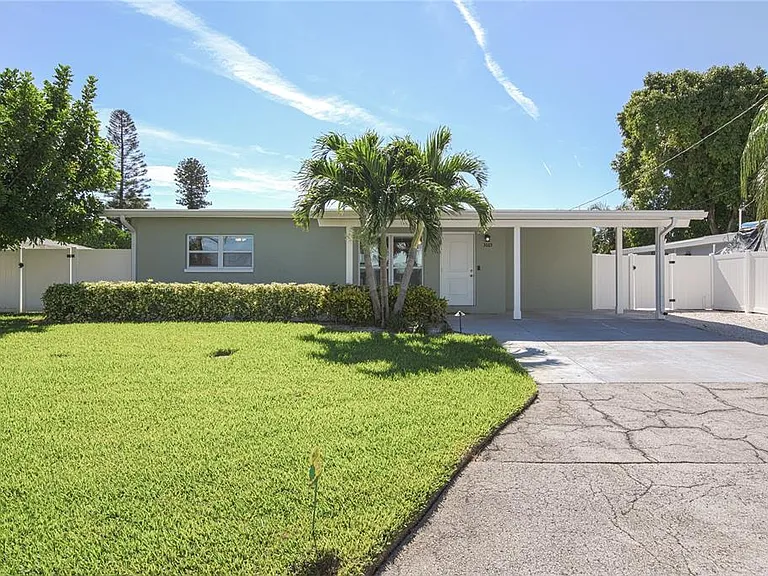 3665 Belle Vista Dr E — Photo 2