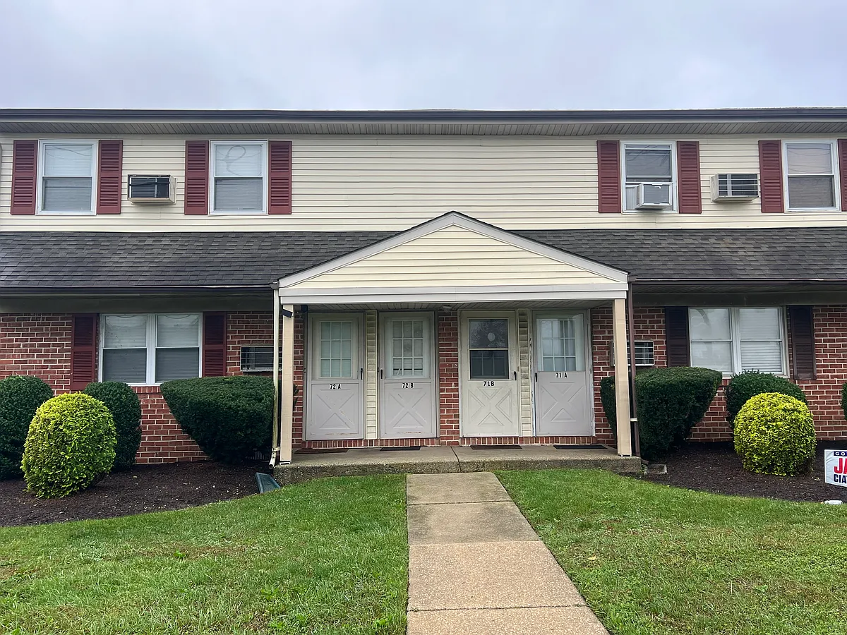 Building Photo - 72A Oxford Vlg #A
