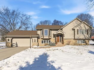 1500 Rushmore Dr, Burnsville, MN 55306