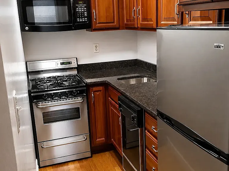 210 W 104th St #8E — Photo 2
