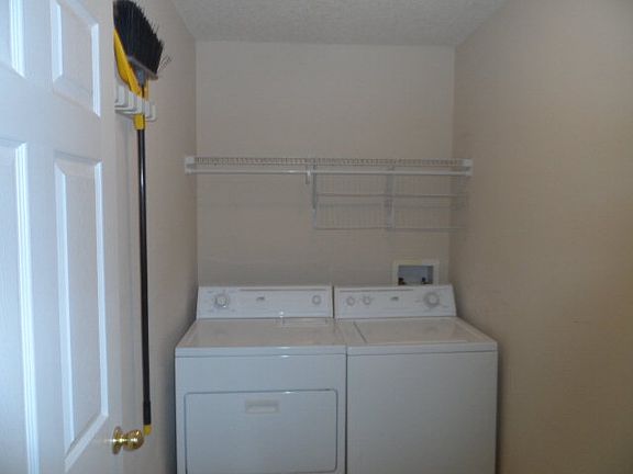 4th image of 204 S Teakwood Ct