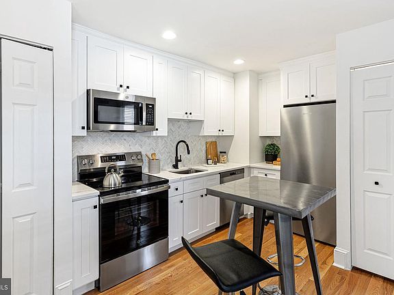 5th image of 306 S 10th St APT C