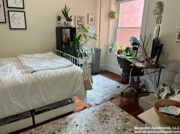 1595 Beacon St APT 14, Brookline, MA 02446