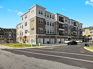 10 Veterans Way #242, Morris Plains, NJ 07950