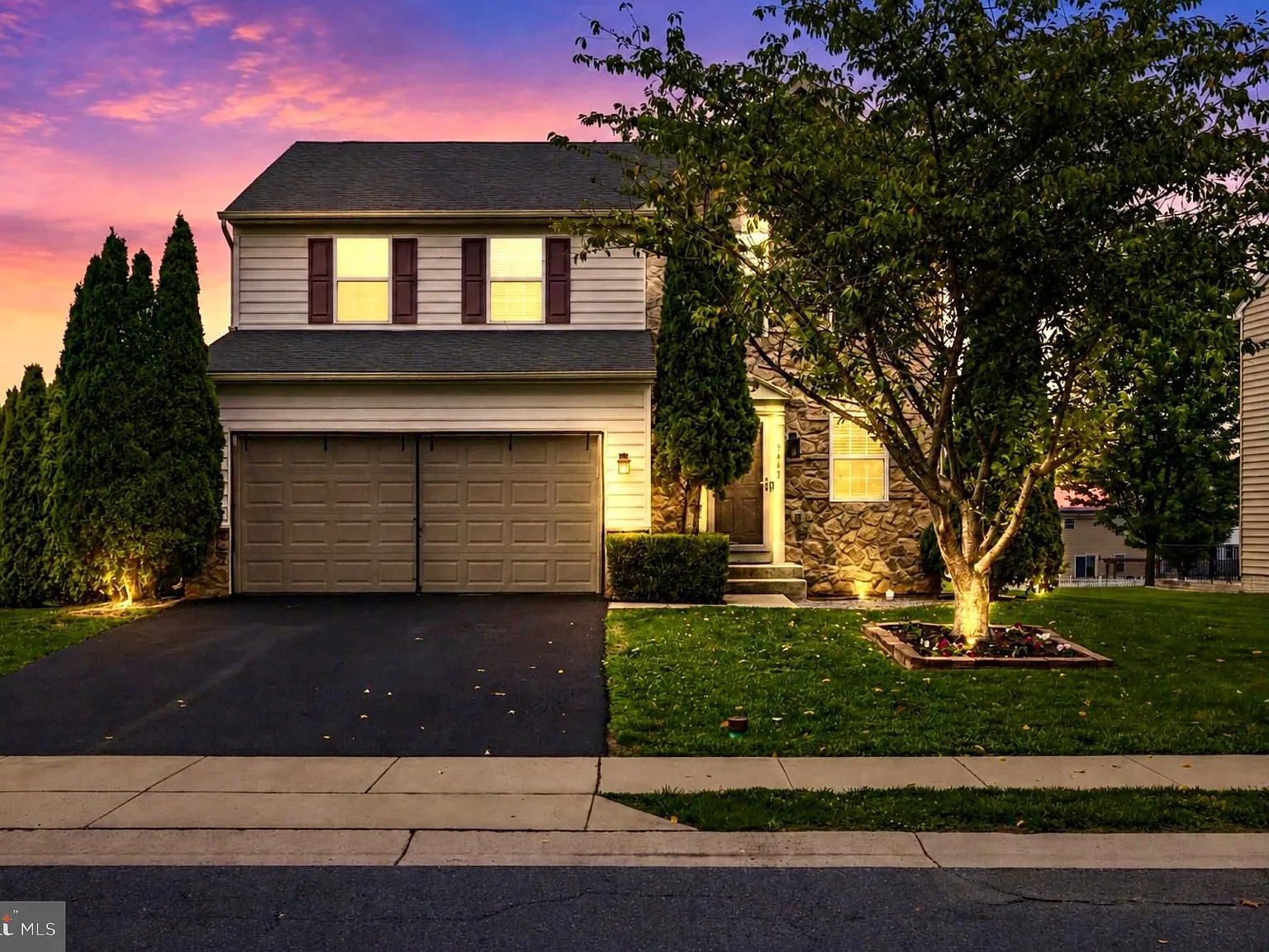 4 bed, 4.0 bath, 2224 sqft, $3,000 — Photo 1