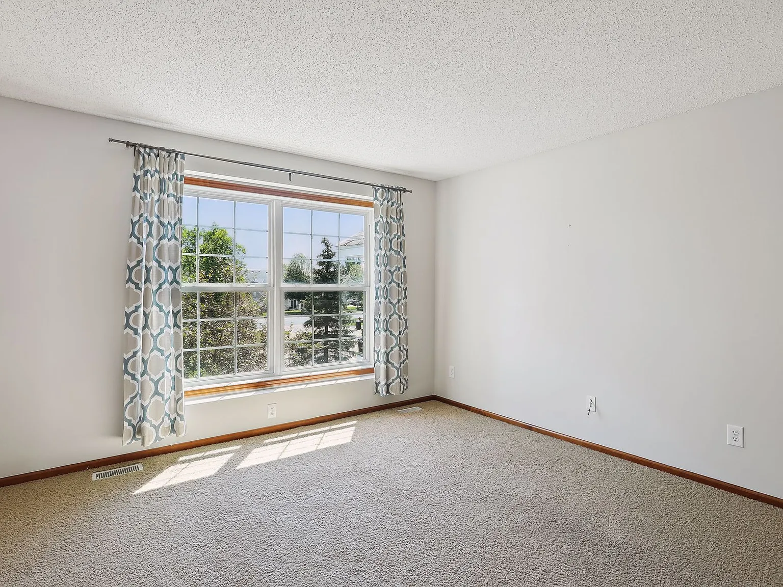 15024 Farnham Avenue North - 1 — Photo 4