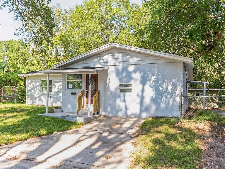 2504 Danson St — Photo 4