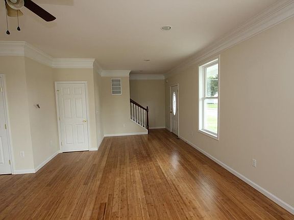 4th image of 101 E Jewel St