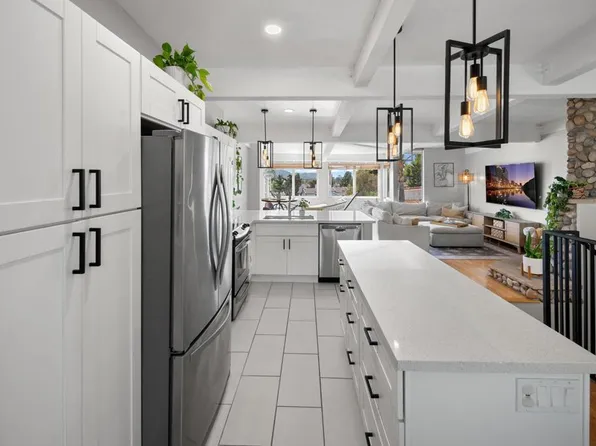 2333 Caringa Way Unit 34, Carlsbad, CA 92009