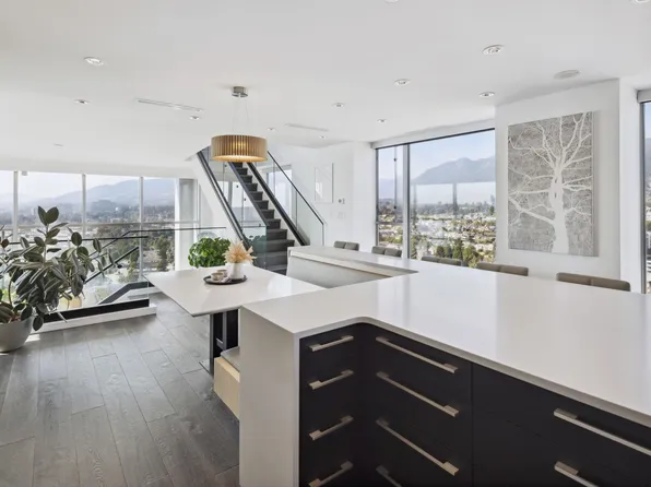 120 W 2nd St #2901, North Vancouver, BC V7M 1C3