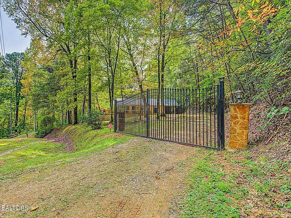 2nd image of 4222 Fox Hunters Ln