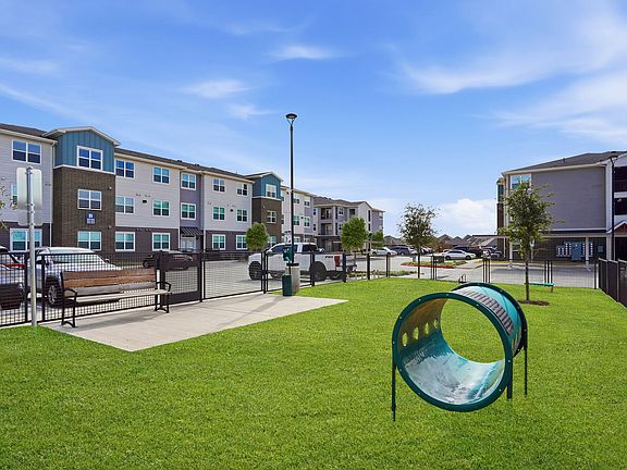 The Breckyn apartments community photo