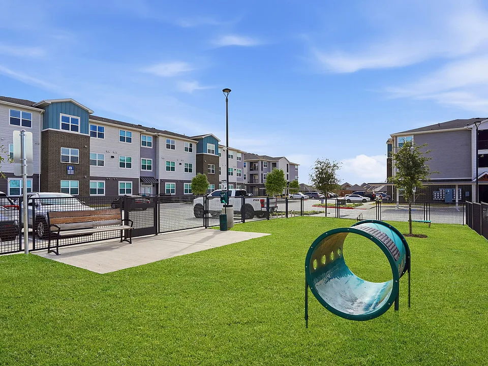 The Breckyn apartments community photo