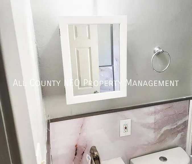 10639 Dupont Ave — Photo 11
