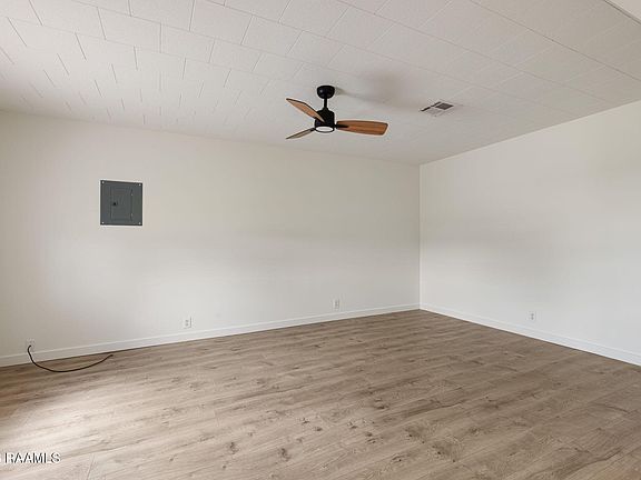 4th image of 304 W Broussard St