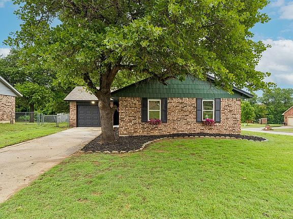 4th image of 500 Oak Park Dr