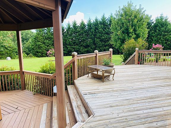 3rd image of 635 Fairmont Dr