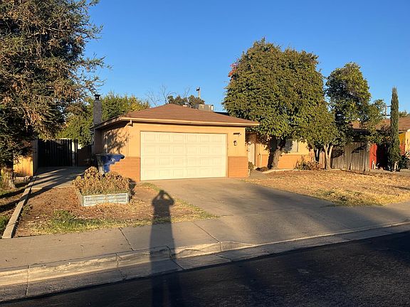 2nd image of 2524 Lind Ave