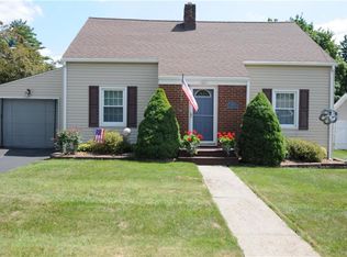 1235 Greenview Dr, Utica, NY 13501